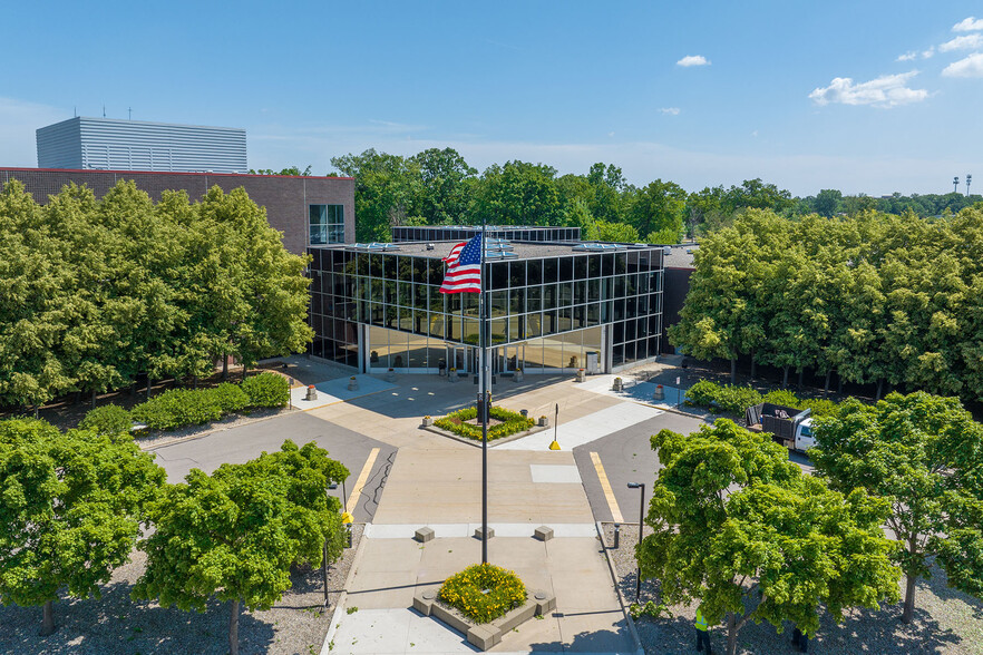 3000 University Dr, Auburn Hills, MI en alquiler - Foto del edificio - Imagen 1 de 9