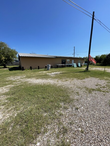 208 E Wheeler Ave, Aransas Pass, TX en venta - Foto del edificio - Imagen 3 de 3