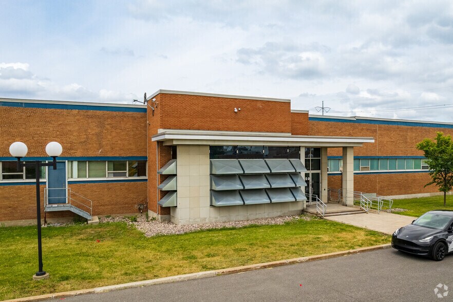 7101 Rue Notre-Dame E, Montréal, QC en alquiler - Foto del edificio - Imagen 1 de 8