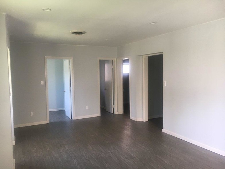 115 E Bonita Ave, San Dimas, CA en alquiler - Otros - Imagen 3 de 29