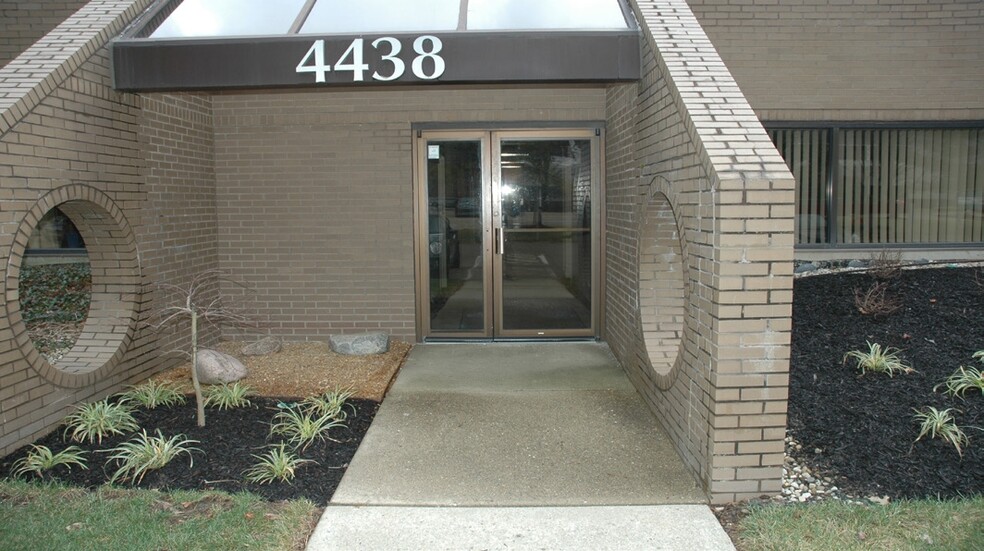 4430-4438 Carver Woods Dr, Blue Ash, OH en venta - Foto del edificio - Imagen 3 de 7