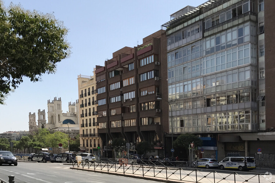 Calle Raimundo Fernández Villaverde, 12, Madrid, Madrid en alquiler - Foto del edificio - Imagen 2 de 2