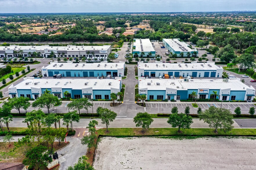 12752 Trade Way Dr, Bonita Springs, FL en alquiler - Foto del edificio - Imagen 2 de 6