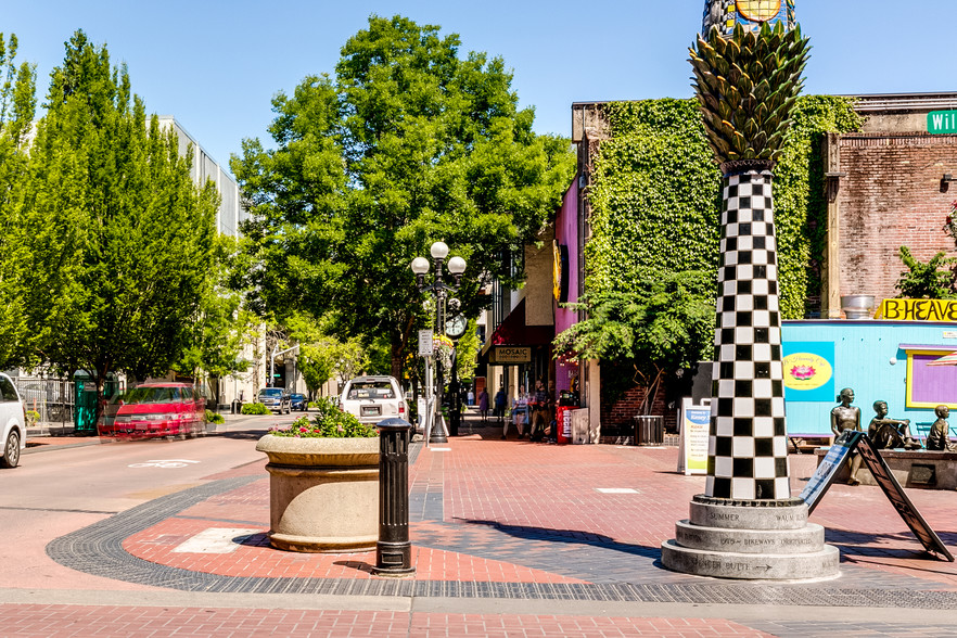 28-30 E Broadway, Eugene, OR en alquiler - Foto del edificio - Imagen 3 de 25