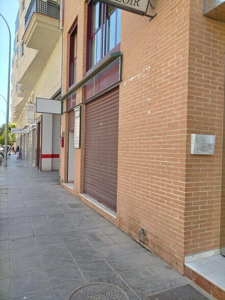 Local en Orihuela, Alicante en venta - Foto del edificio - Imagen 2 de 32