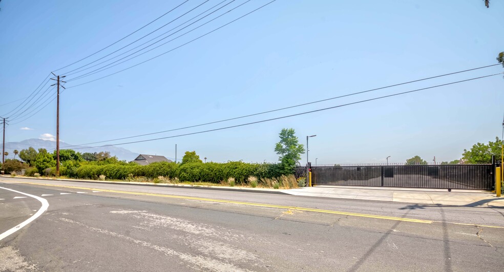 991 S Benson Ave, Ontario, CA en venta - Foto del edificio - Imagen 3 de 5