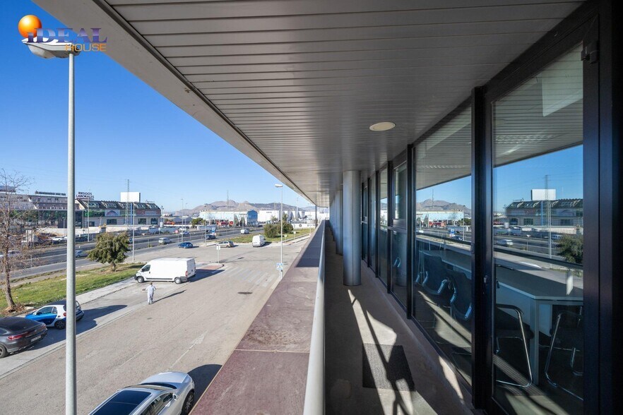 Local en Peligros en venta - Foto del edificio - Imagen 2 de 50