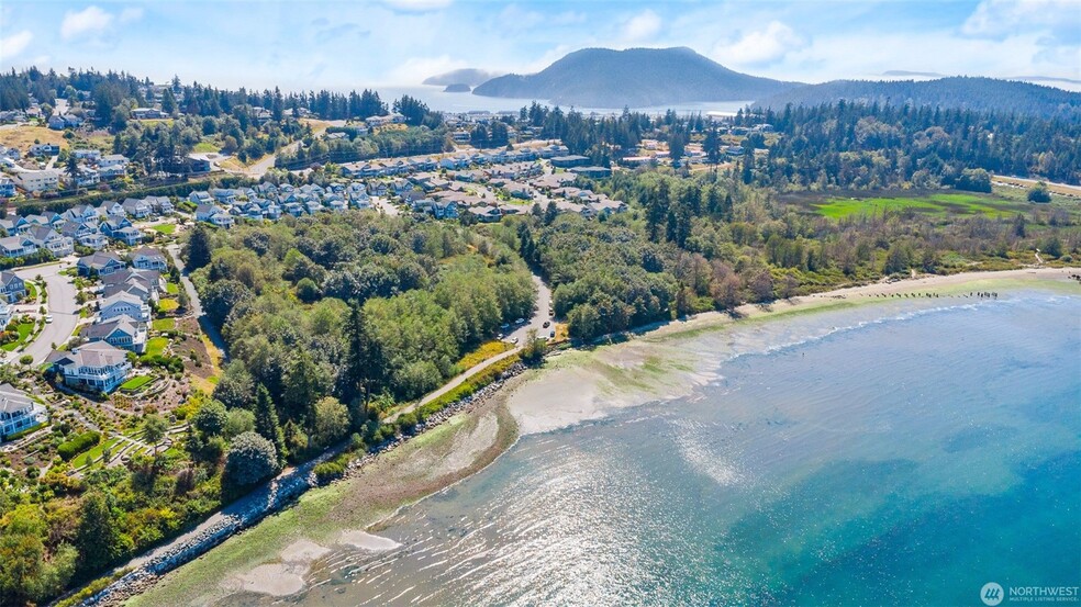 4830 Edwards Way, Anacortes, WA en venta - Foto del edificio - Imagen 1 de 13