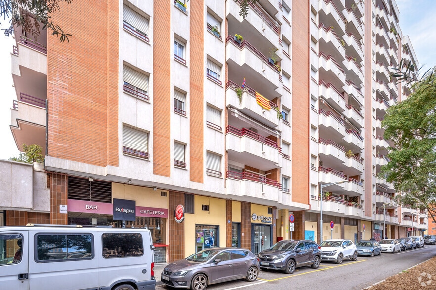 Edificio residencial en L'Hospitalet de Llobregat, Barcelona en venta - Foto del edificio - Imagen 3 de 4