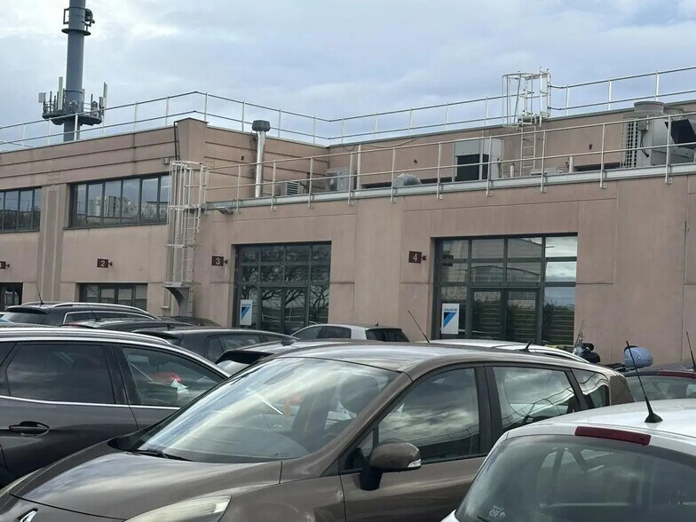 30 Rue Du 35eme Regiment D'Aviation, Bron en alquiler - Foto del edificio - Imagen 3 de 31