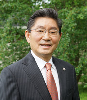 Dong Kim