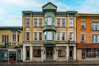 253 Rue Saint-Joseph E, Québec, QC en alquiler Foto del edificio- Imagen 1 de 1