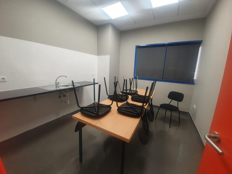 Nave en Dos Hermanas en alquiler - Foto del edificio - Imagen 2 de 15