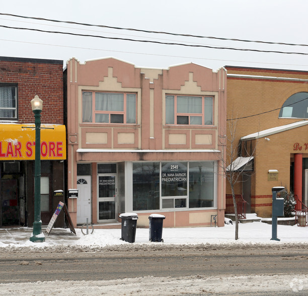 2545 Eglinton Ave W, Toronto, ON en alquiler - Foto del edificio - Imagen 2 de 2