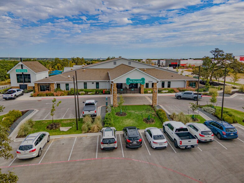 1204 Arrow Point Dr, Cedar Park, TX en venta - Foto del edificio - Imagen 2 de 5