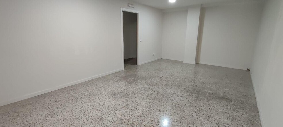 Local en Córdoba, Córdoba en alquiler - Foto del edificio - Imagen 3 de 12