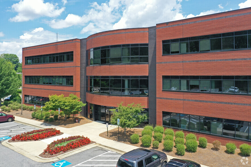 717 Green Valley Rd, Greensboro, NC en alquiler - Foto del edificio - Imagen 1 de 9