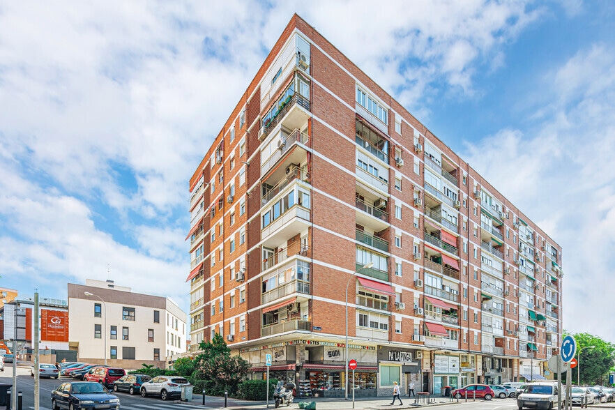 Edificio residencial en Madrid, Madrid en venta - Foto del edificio - Imagen 2 de 2