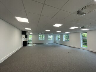 Más detalles de Crown Way, Tower Rd N, Warmley - Oficina en alquiler