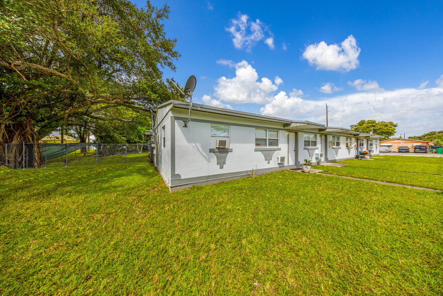 711 SW 10th St, Dania Beach, FL en venta - Foto del edificio - Imagen 3 de 12