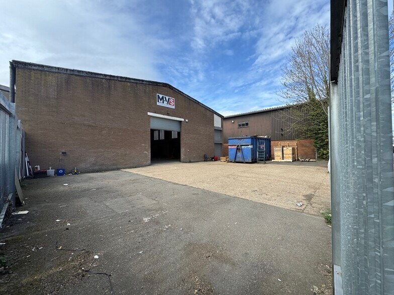 Wessex Rd, Bourne End en alquiler - Foto del edificio - Imagen 3 de 3