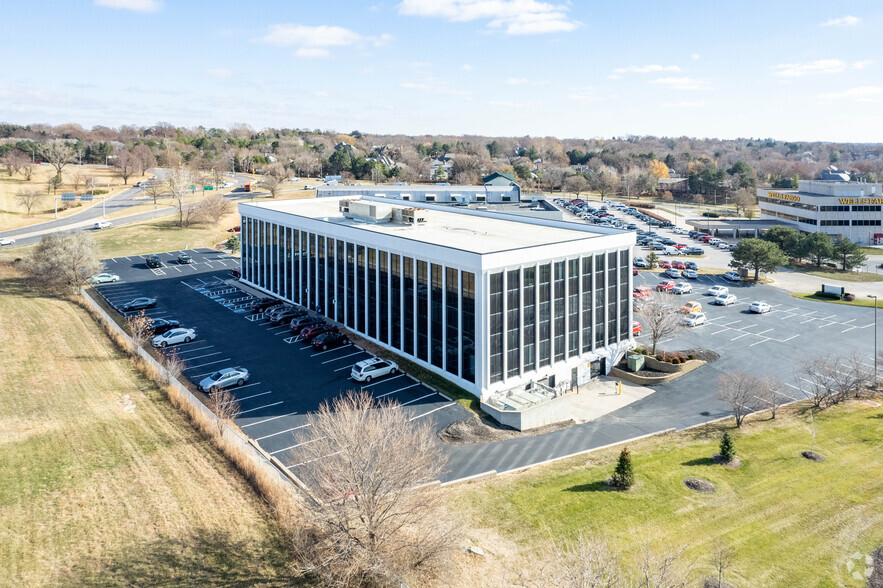 10040 Regency Cir, Omaha, NE en alquiler - Foto del edificio - Imagen 3 de 6