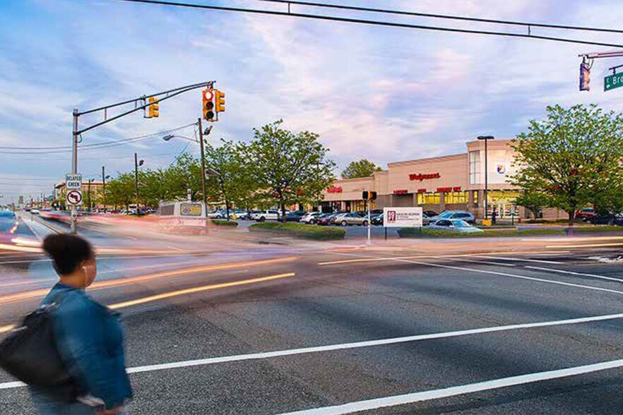 100 Broadway, Elmwood Park, NJ en alquiler - Foto del edificio - Imagen 2 de 8