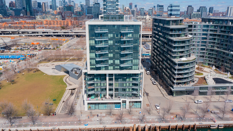 215 Queens Quay E, Toronto, ON en alquiler - Foto del edificio - Imagen 2 de 21