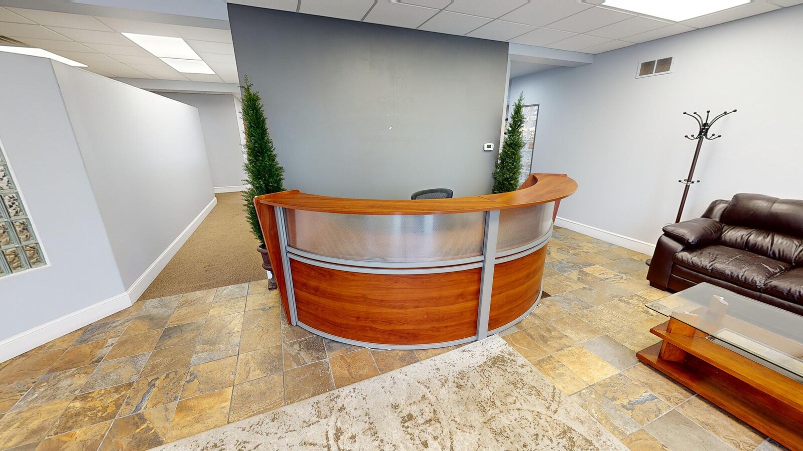 4300-4356 E Grand River Ave, Howell, MI 48843 - Unidad 4312 -  - Lobby - Image 1 of 10