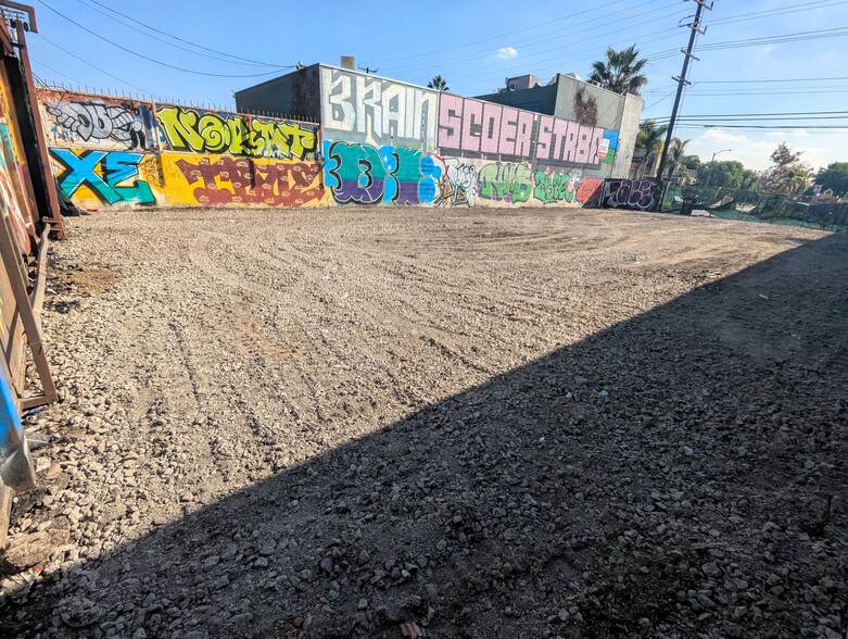 5747 Melrose Ave, Los Angeles, CA en alquiler - Foto del edificio - Imagen 2 de 7