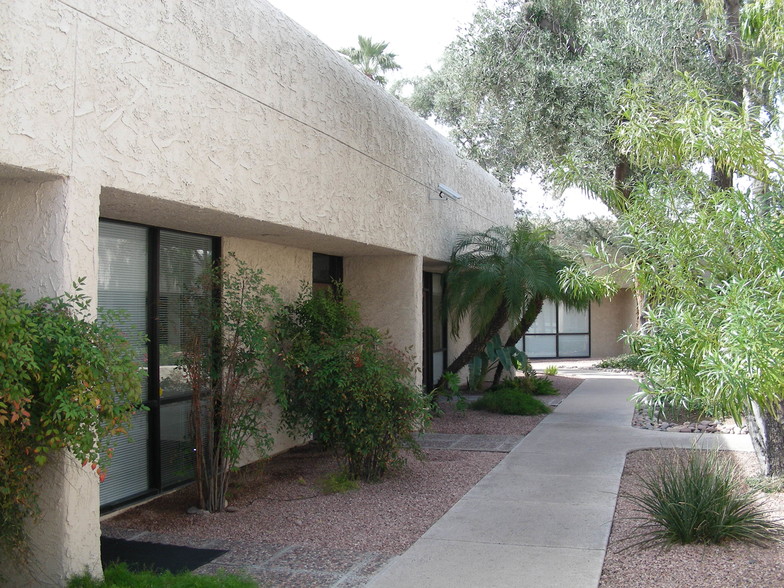 8433 N Black Canyon Fwy, Phoenix, AZ en alquiler - Foto del edificio - Imagen 2 de 33