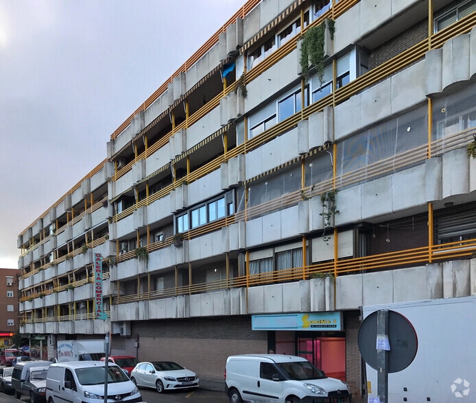 Avenida Fuenlabrada, 37, Leganés, Madrid en alquiler - Foto del edificio - Imagen 2 de 2