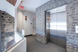 50 Rue Saint-Charles O, Longueuil, QC en alquiler Foto del interior- Imagen 1 de 7