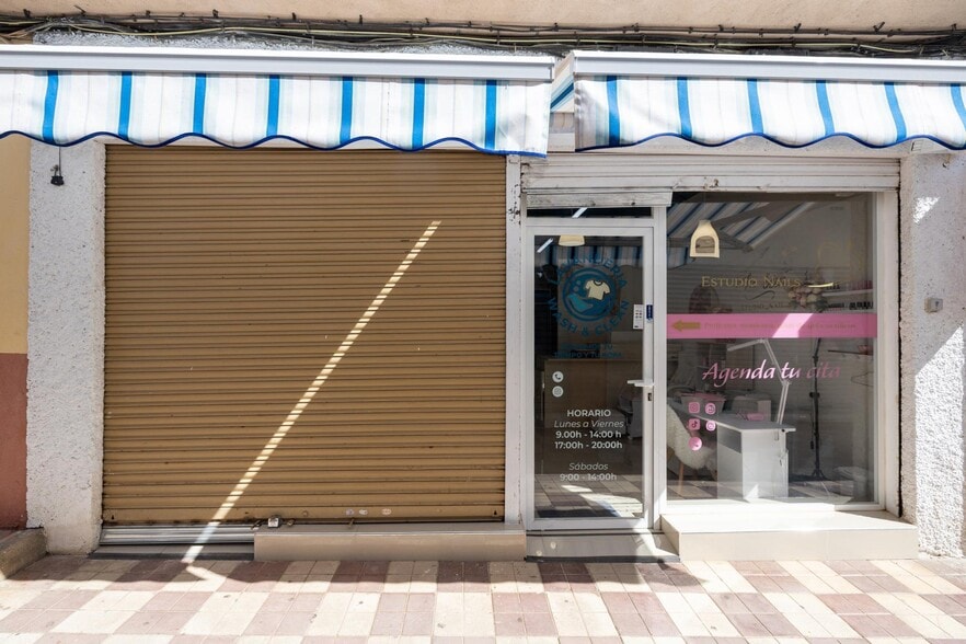 Local en Granada en venta - Foto del edificio - Imagen 2 de 27