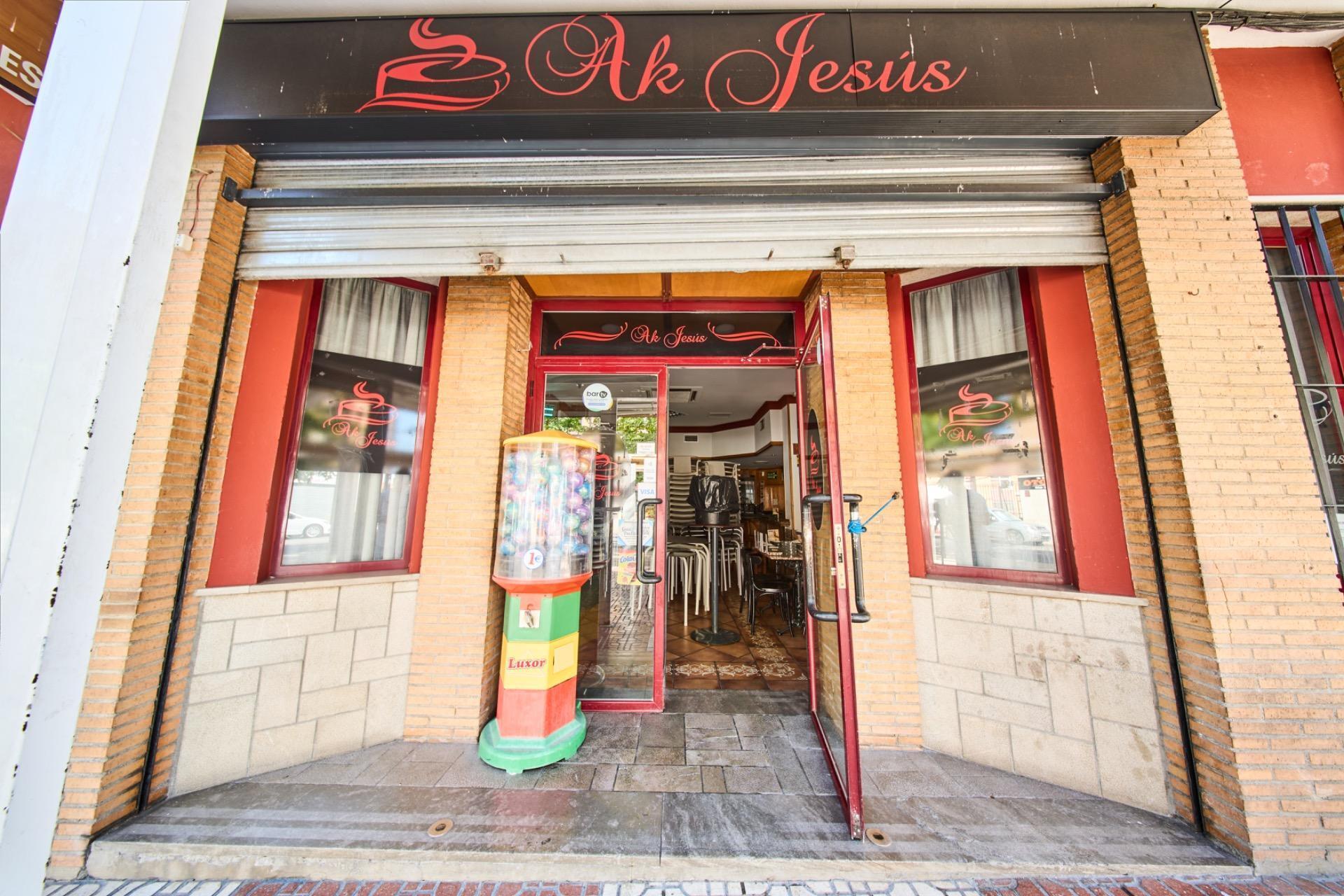 Local en Pinos Puente, Granada en venta Foto del edificio- Imagen 1 de 31