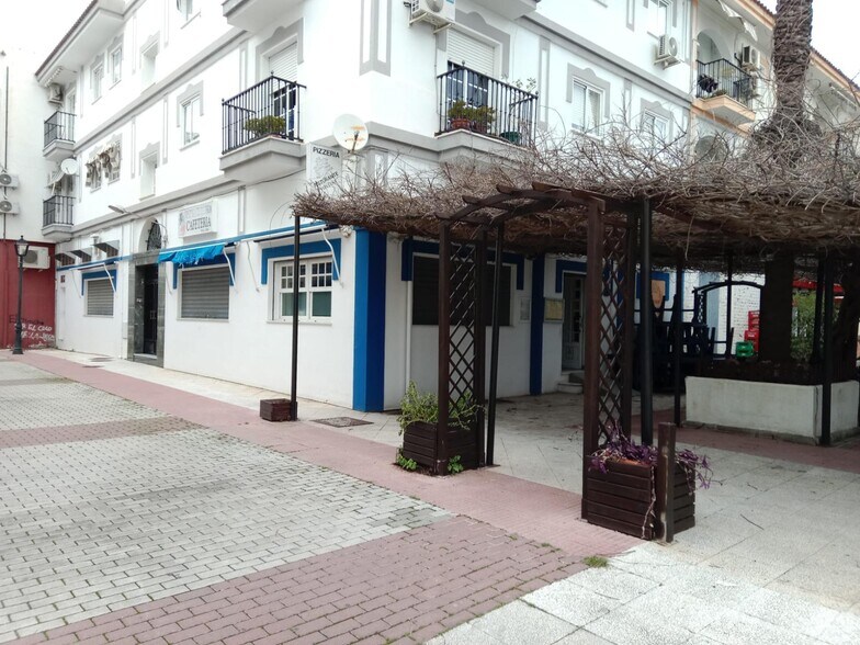 Local en Salobreña en venta - Foto del edificio - Imagen 3 de 18