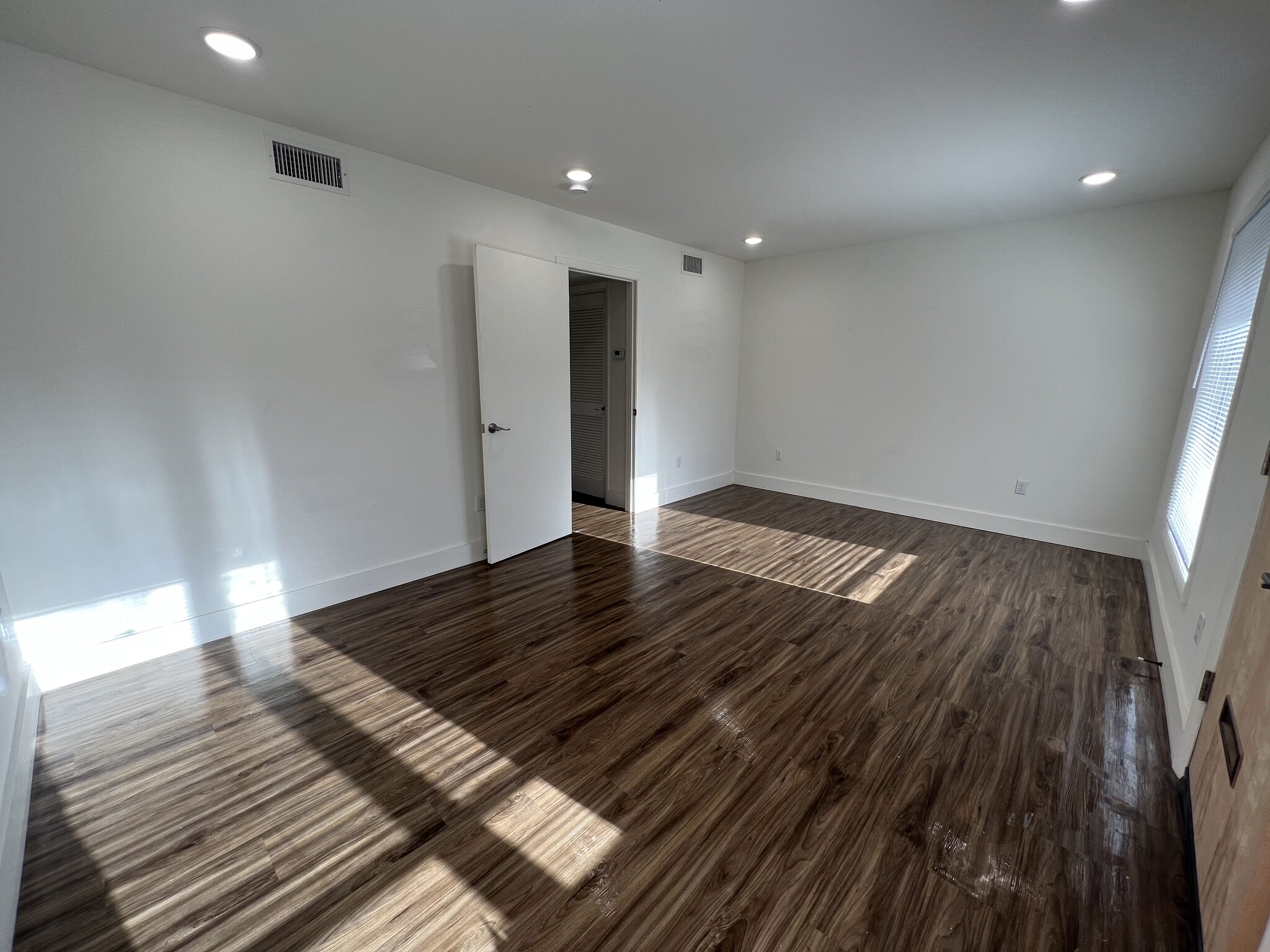 4251 University Blvd, Jacksonville, FL en alquiler Foto del interior- Imagen 1 de 7