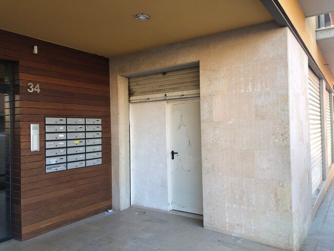 Más detalles de Carrer Solidaritat, 34, La Bisbal d'Empordà - Edificio residencial​ en venta