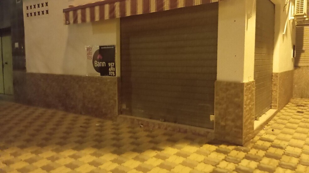 Local en Córdoba, Córdoba en alquiler - Foto del edificio - Imagen 2 de 11