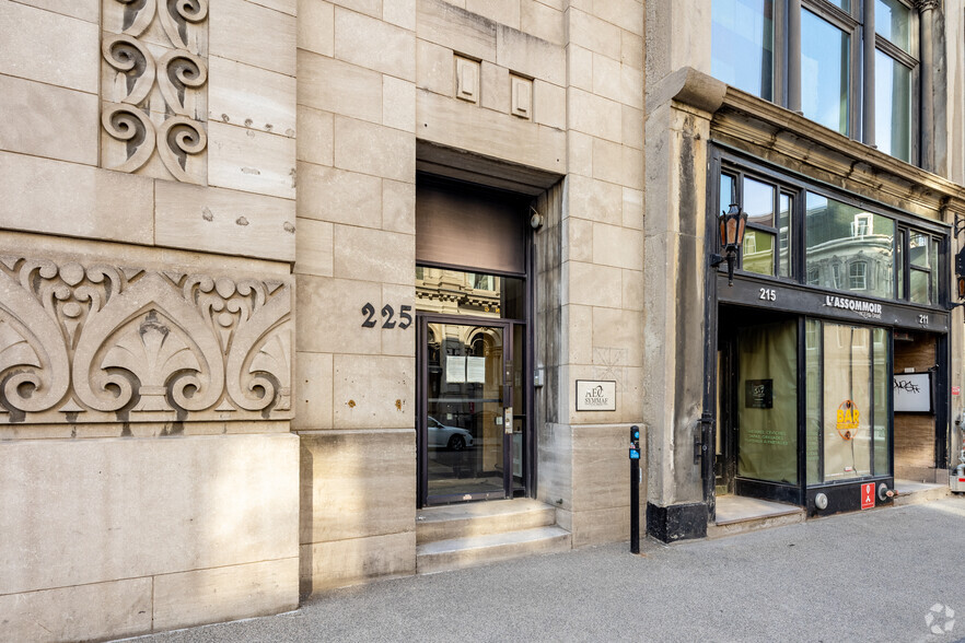 221-229 Rue Notre-Dame O, Montréal, QC en alquiler - Foto del edificio - Imagen 3 de 3