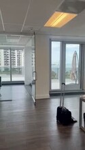 501 Brickell Key Dr, Miami, FL en alquiler - Vídeo de anuncio comercial 