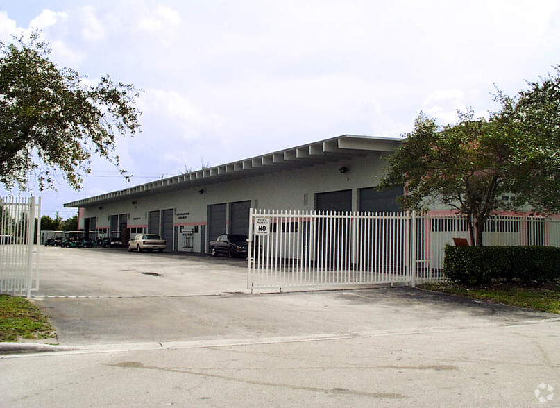 13081 NW 43rd Ave, Opa Locka, FL en alquiler - Foto del edificio - Imagen 2 de 11