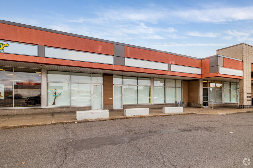 1350-1400 Blvd Édouard, Longueuil, QC en alquiler - Foto del edificio - Imagen 3 de 7