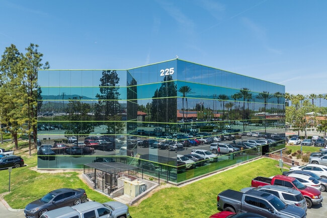 Más detalles de 225 W Hospitality Ln, San Bernardino, CA - Oficina en alquiler