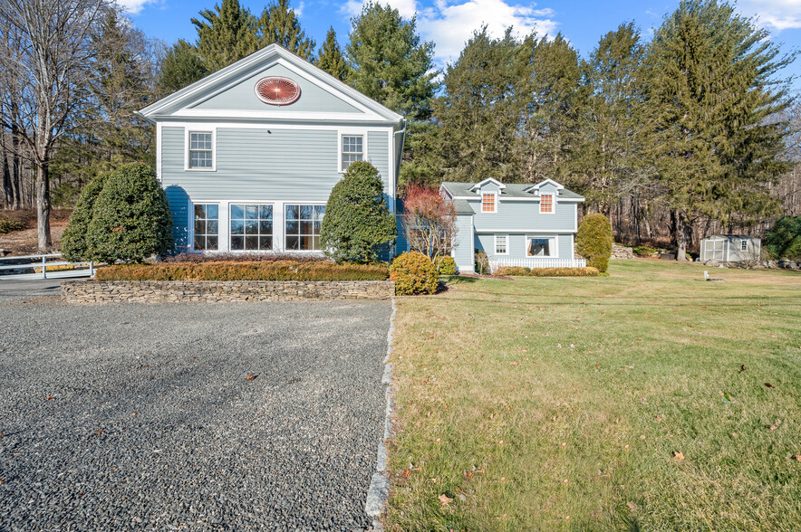 262 New Milford Tpke, New Preston Marble Dale, CT en venta - Foto del edificio - Imagen 2 de 40