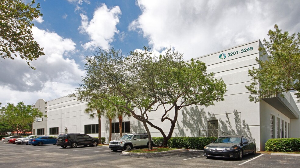 3801-3899 SW 30th Ave, Fort Lauderdale, FL en alquiler - Foto del edificio - Imagen 2 de 16