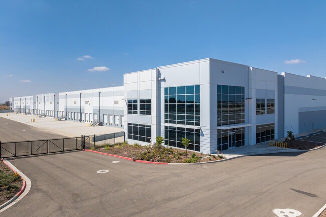 Más detalles de W Paige Ave & S I St, Tulare, CA - Nave en alquiler