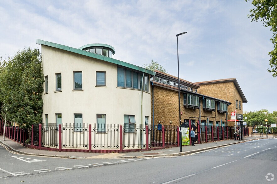 21-23 East Ham Manor Way, London en alquiler - Foto del edificio - Imagen 2 de 4