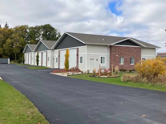 1175 Double Tree Ln, Grafton, WI en venta - Foto del edificio - Imagen 1 de 6