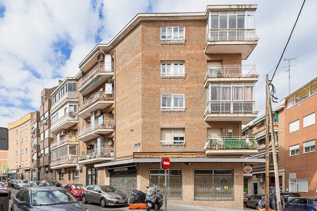 Más detalles de Calle Apóstol Santiago, 49, Madrid - Edificio residencial​ en venta